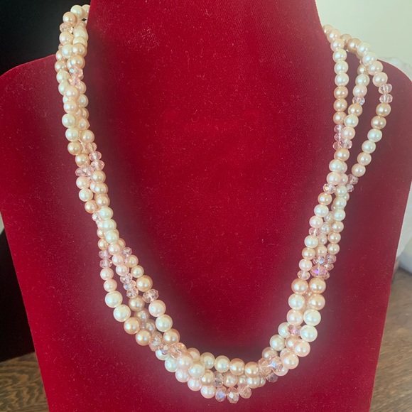 Tri-Strand Pale Pink Pearl necklace - Picture 2 of 7